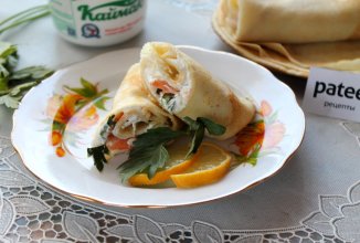 Блины с красной рыбой и сыром