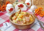 Тушеный картофель с копченой грудинкой