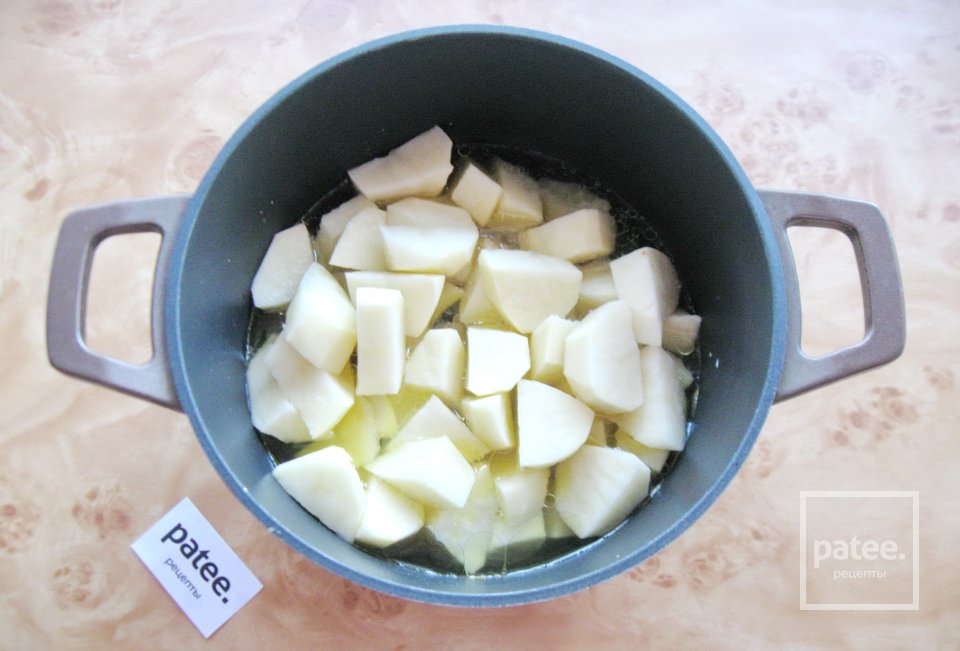 Тушеный картофель с копченой грудинкой - Шаг 6