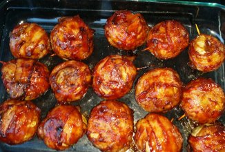 Мясные шарики с моцареллой в беконе