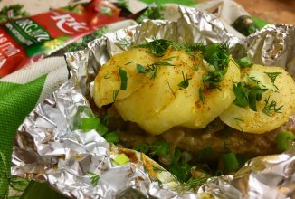 Свинина порционными кусками в фольге.