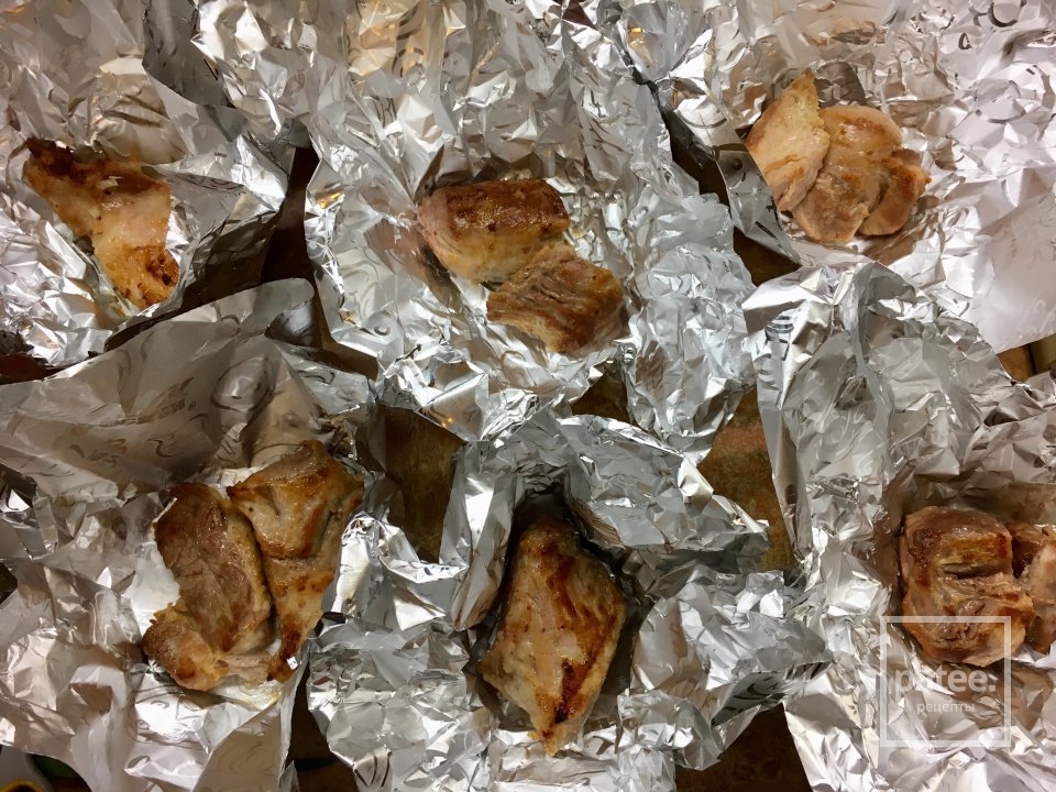 Свинина порционными кусками в фольге. - Шаг 2