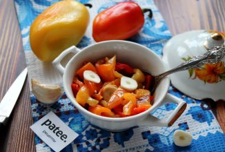 Маринованный сладкий перец с чесноком