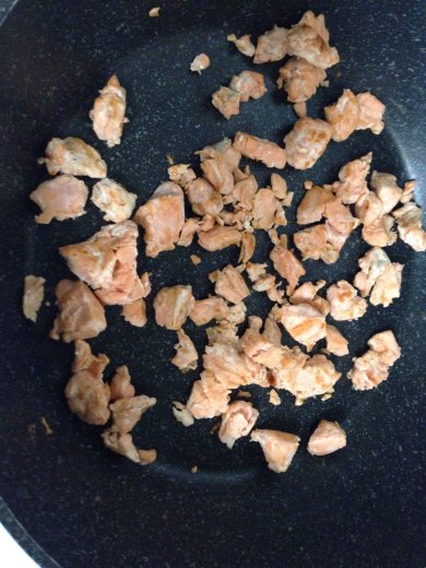 Паста с красной рыбой в сливочном соусе - Шаг 3