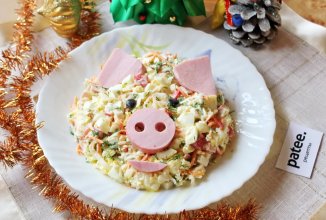 Салат с крабовыми палочками и редькой "Свинка"