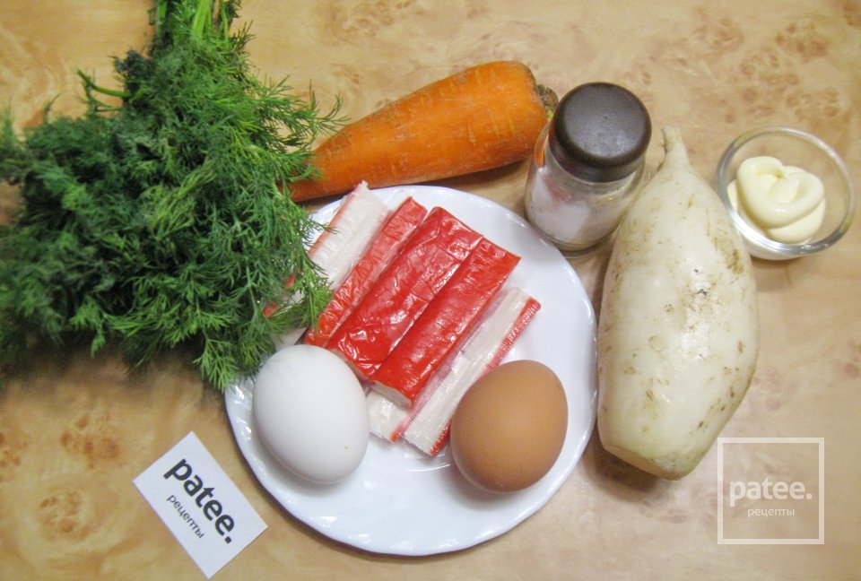 Салат с крабовыми палочками и редькой "Свинка" - Шаг 1