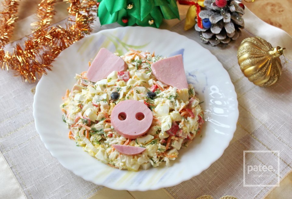 Салат с крабовыми палочками и редькой "Свинка" - Шаг 9