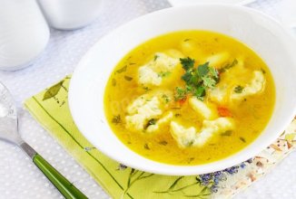 Куриный суп с клецками классический
