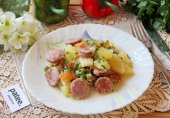 Картофель в горшочке с копчеными колбасками