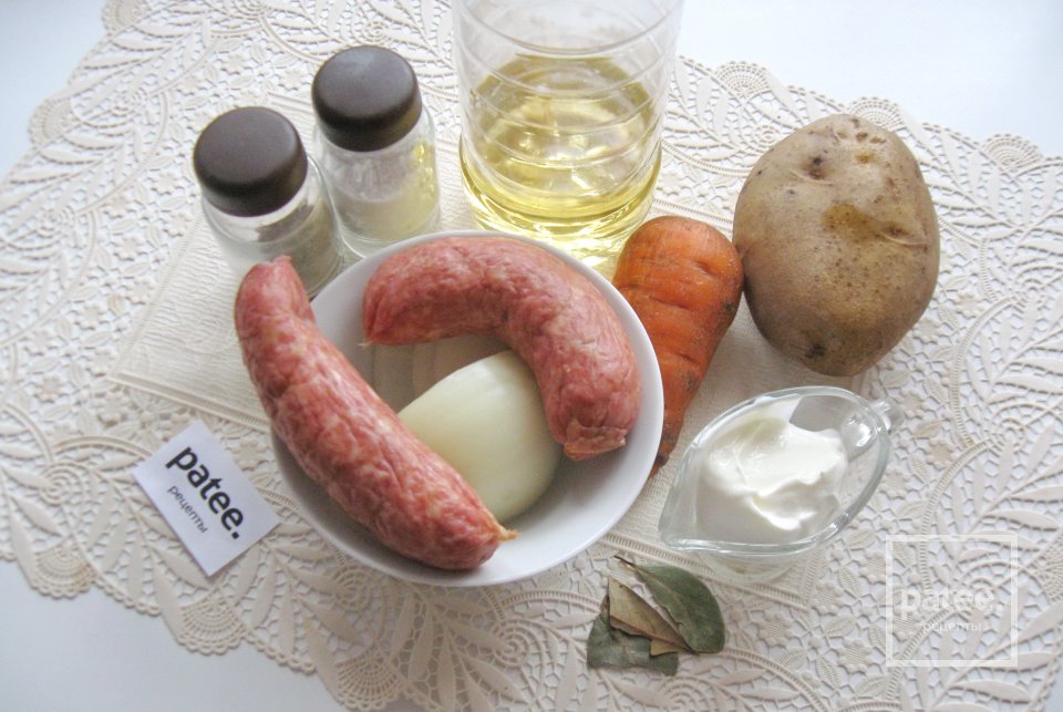 Картофель в горшочке с копчеными колбасками - Шаг 1