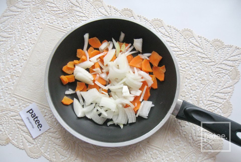 Картофель в горшочке с копчеными колбасками - Шаг 3