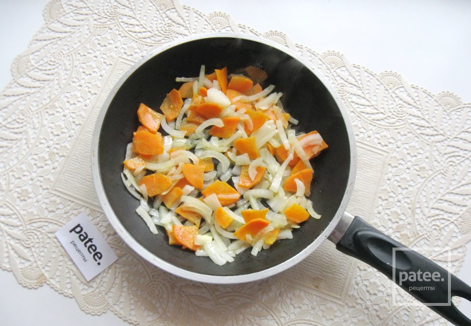 Картофель в горшочке с копчеными колбасками - Шаг 4