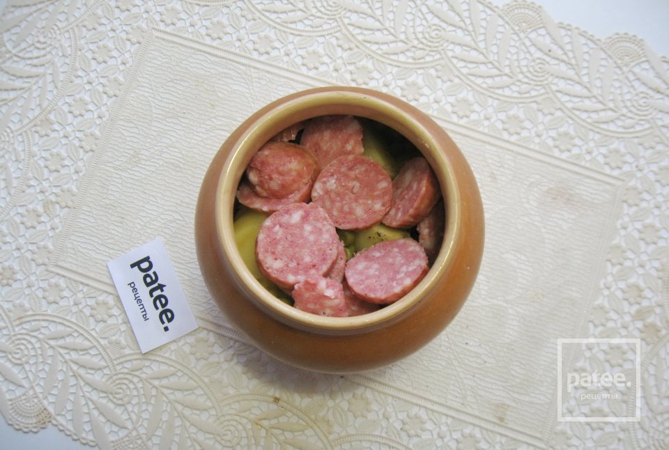Картофель в горшочке с копчеными колбасками - Шаг 11