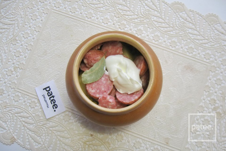 Картофель в горшочке с копчеными колбасками - Шаг 12