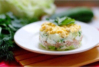 Вкусный салатик с тунцом (низкокалорийный)