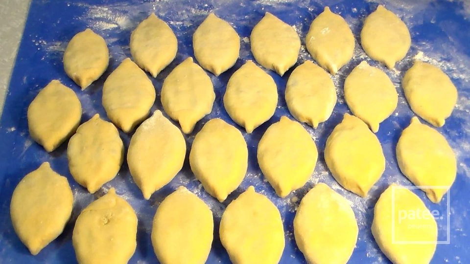 Жареные пирожки на кефире без дрожжей - Шаг 9