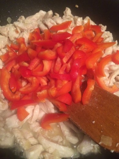 Куриное филе с перцем в сливках - Шаг 3