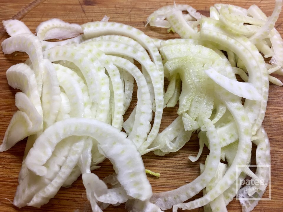 Салат из свеклы, фенхеля и яблока с мятным маслом. - Шаг 2