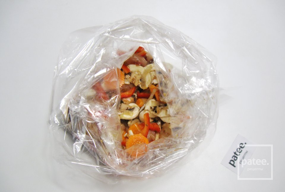 Куриное филе с овощами в пакете для запекания - Шаг 11