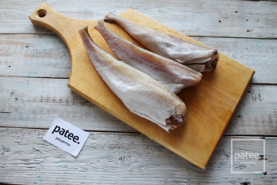 Минтай с мускатным орехом в сметане на сковороде - Шаг 2