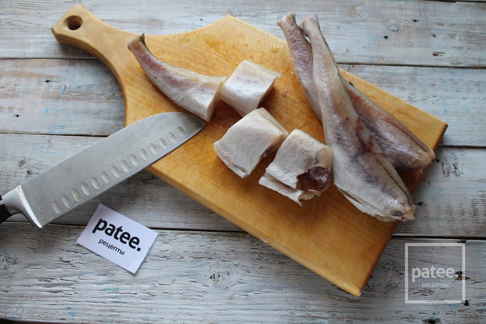 Минтай с мускатным орехом в сметане на сковороде - Шаг 3