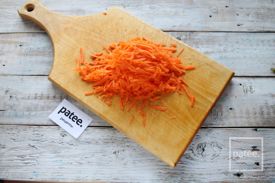 Минтай с мускатным орехом в сметане на сковороде - Шаг 8