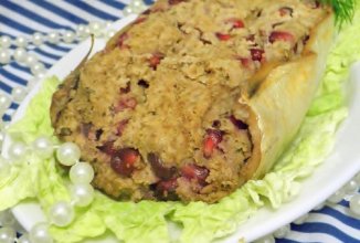 Скумбрия с гранатом и грецкими орехами