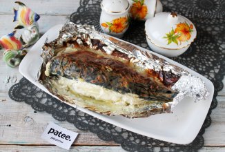 Скумбрия запеченная в сметане в фольге