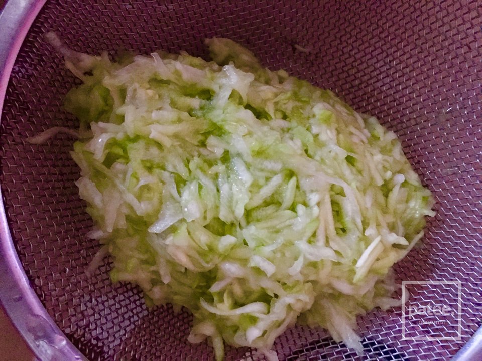 Оладьи из кабачков с сыром и сосисками. - Шаг 1