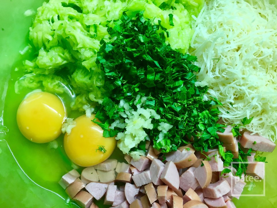 Оладьи из кабачков с сыром и сосисками. - Шаг 4