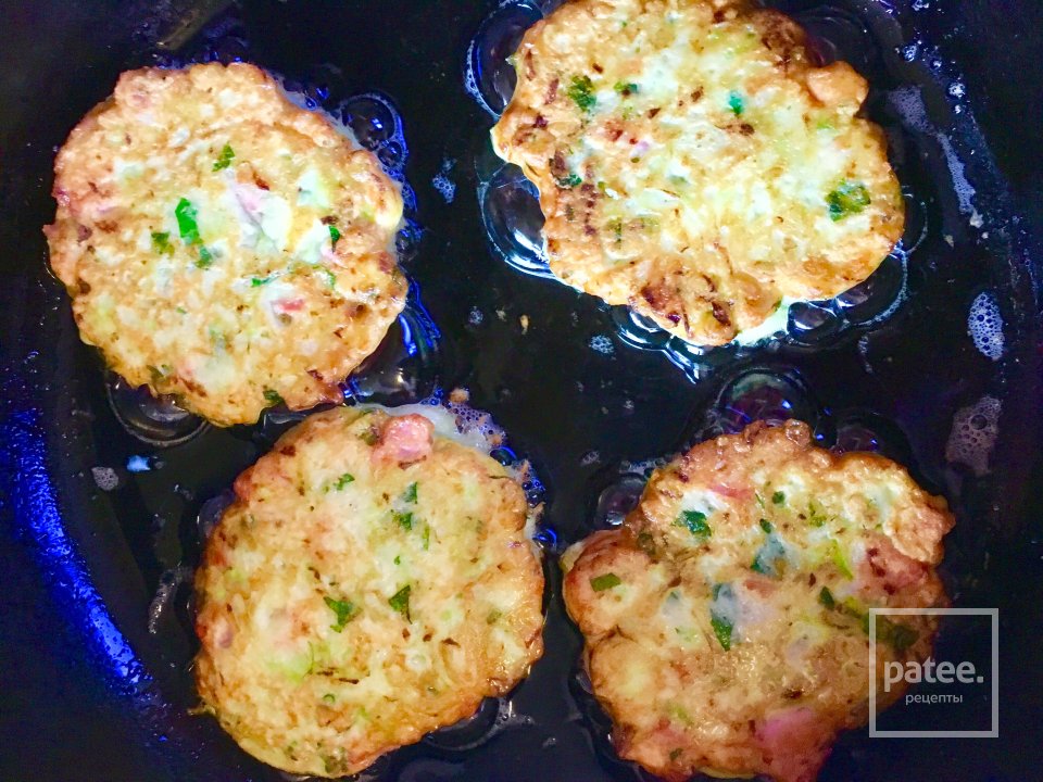 Оладьи из кабачков с сыром и сосисками. - Шаг 6