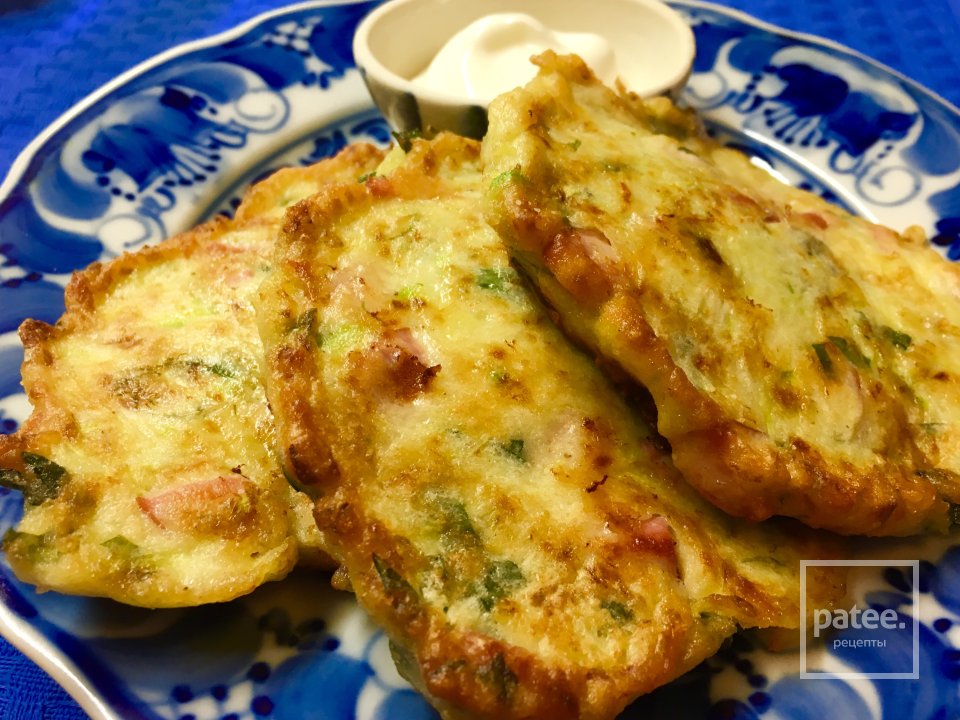 Оладьи из кабачков с сыром и сосисками. - Шаг 7