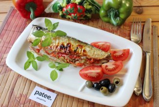 Скумбрия запеченная с овощами