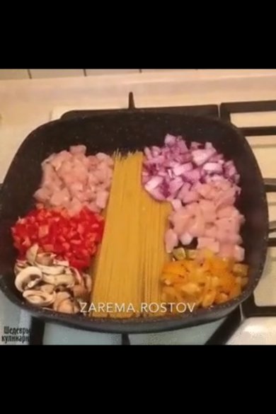 Спагетти с курицей и овощами - Шаг 1