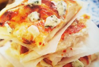 Слоеный пирог с грушей и сыром дор блю