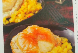 Десерт с сыром камамбер и персиковым дипом