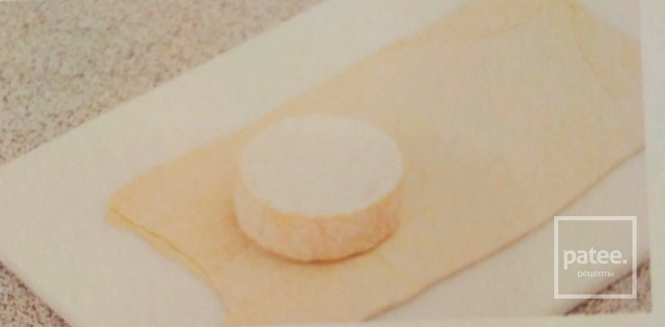 Десерт с сыром камамбер и персиковым дипом - Шаг 3