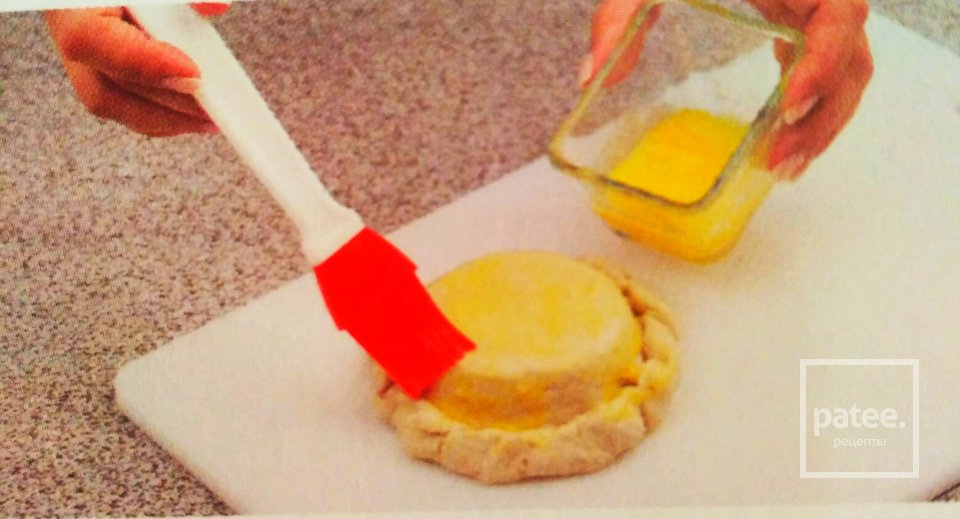 Десерт с сыром камамбер и персиковым дипом - Шаг 5