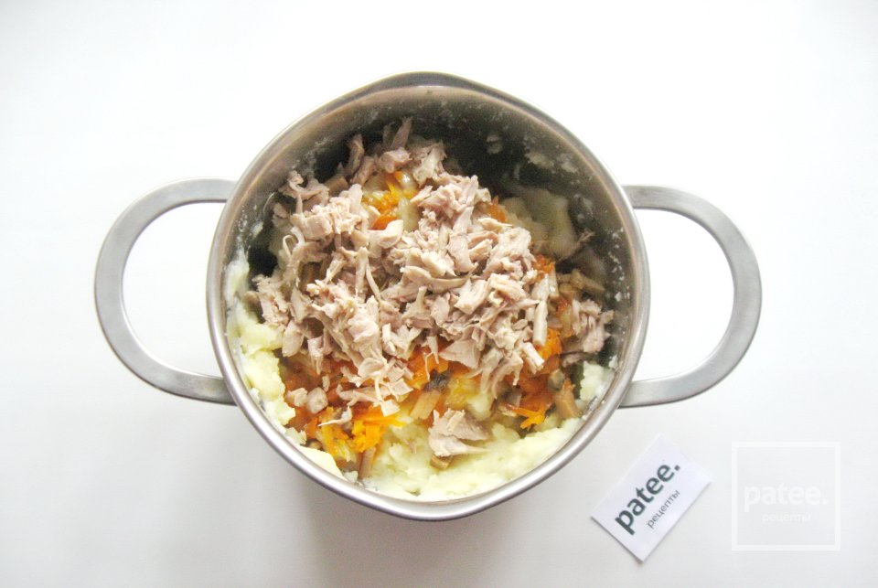 Картофельное пюре с курицей и грибами - Шаг 10