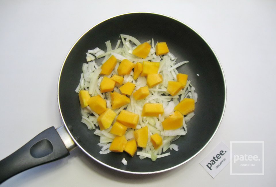 Куриная печень с тыквой и грибами - Шаг 3