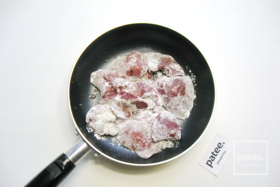 Куриная печень с тыквой и грибами - Шаг 6