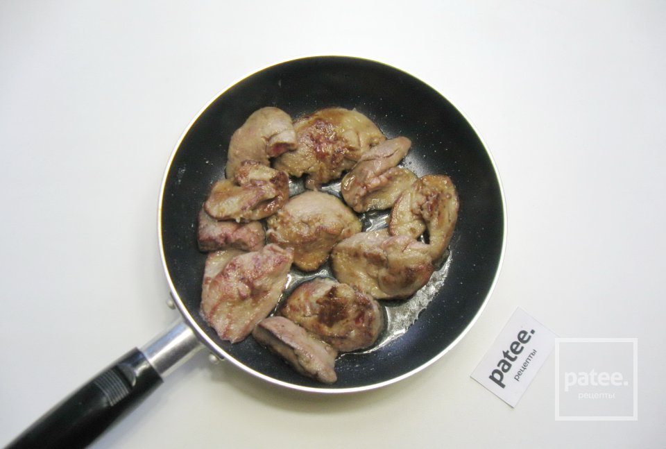 Куриная печень с тыквой и грибами - Шаг 7