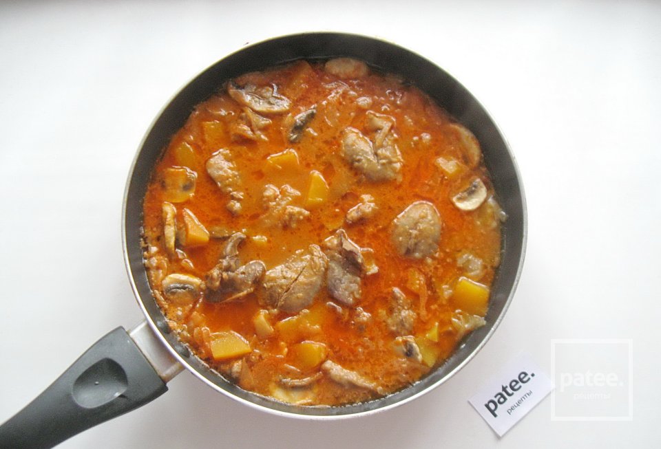 Куриная печень с тыквой и грибами - Шаг 11