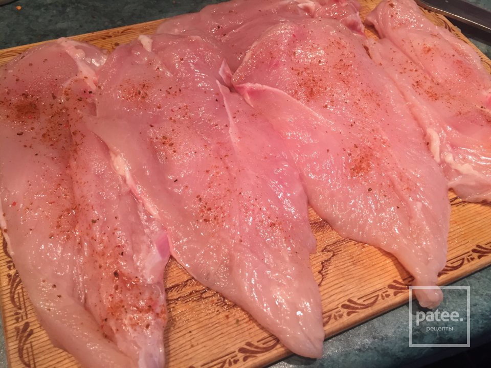 Сочная куриная грудка в томатном соусе👍😋 - Шаг 1