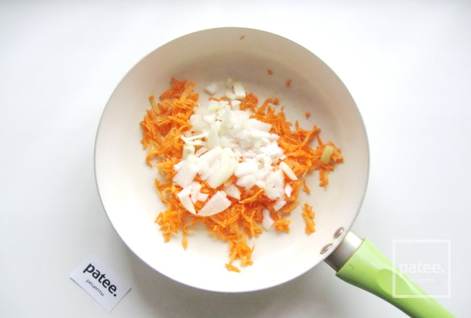 Пирог из лаваша с тушеной капустой - Шаг 3