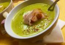 Крем-суп из зелёного горошка.