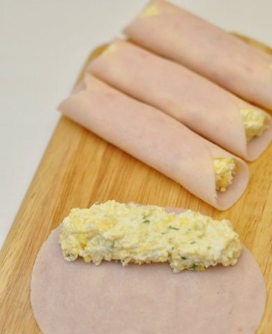 Рулетики из ветчины с сыром и чесноком - Шаг 1