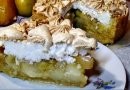 Нежный пирог с меренгой яблоками и грушами