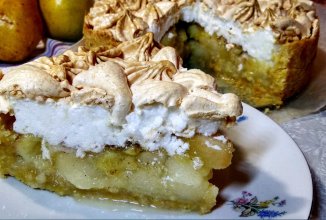 Нежный пирог с меренгой яблоками и грушами
