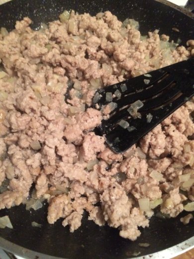 Открытые слойки с фаршем, маринованными огурчиками и сыром - Шаг 1